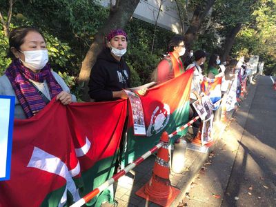Arakanese, their ethnic allies demonstrate in front of Tokyo’s Myanmar embassy