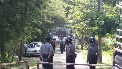 Junta soldiers raid office, arrest government officials in Maungdaw