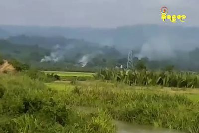 Army accused of setting houses on fire in Buthidaung