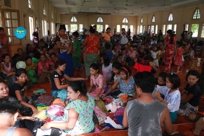 Over 900 people flee from six villages and take refuge in Mahamuni Pagoda