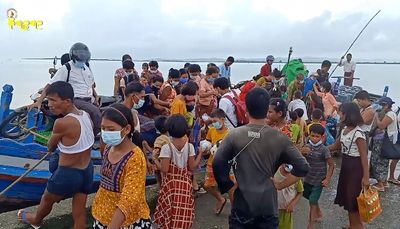 As soldiers approach a  Rathedaung village, over 2,000 people flee