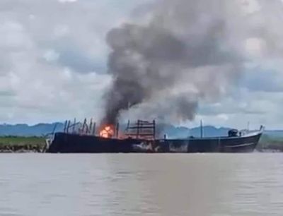 Cargo boat carrying ICRC goods burned, one person killed, three injured