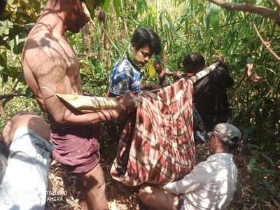 Rakhine villager steps on landmine, explosion fully damages leg