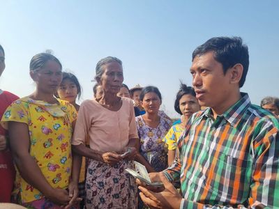    Arakanese social worker writer Wai Hin Aung and his crew face military detention for assisting storm victims