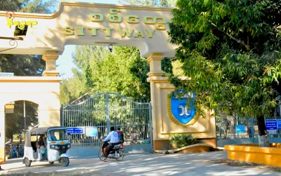 11 university students  attacked by miscreants, 4 hospitalized