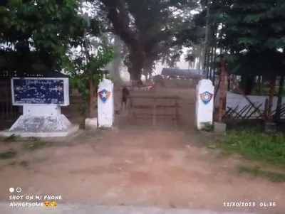 Fleeing soldiers from Myaung Bway police station open fired on Muslim village taking 4 villagers as human shields   