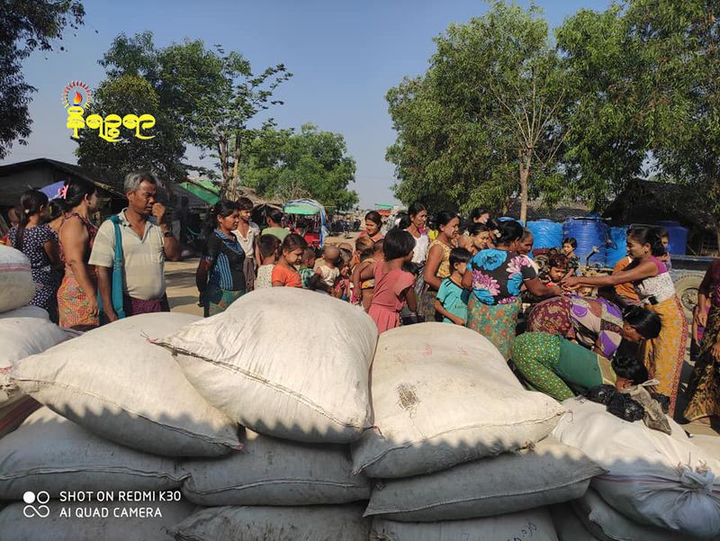 Troops takes away 500 rice-bags from Mrauk-U IDP camp